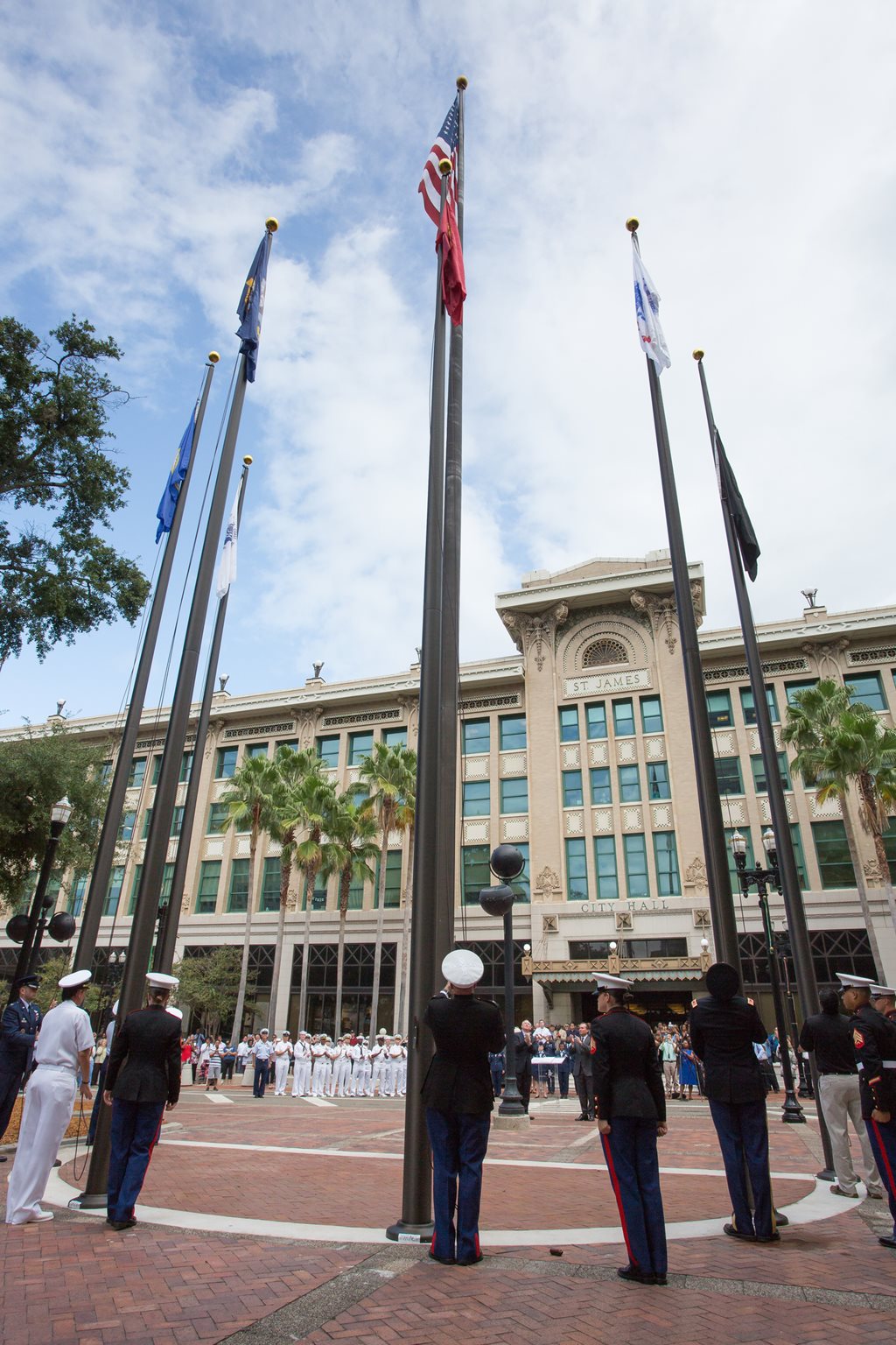 Raising the military flags in front of City Hall