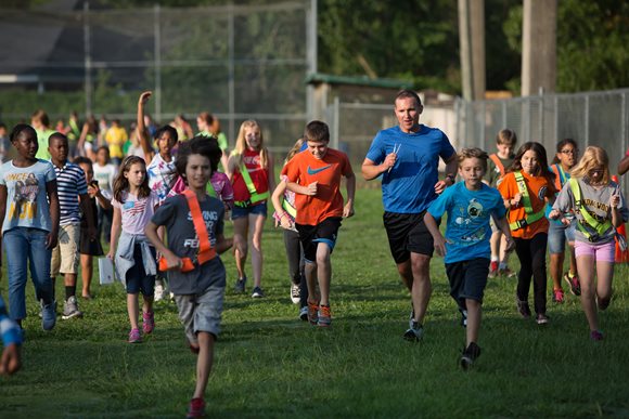 Mayor Curry runs with students at Holiday Hill Elementary