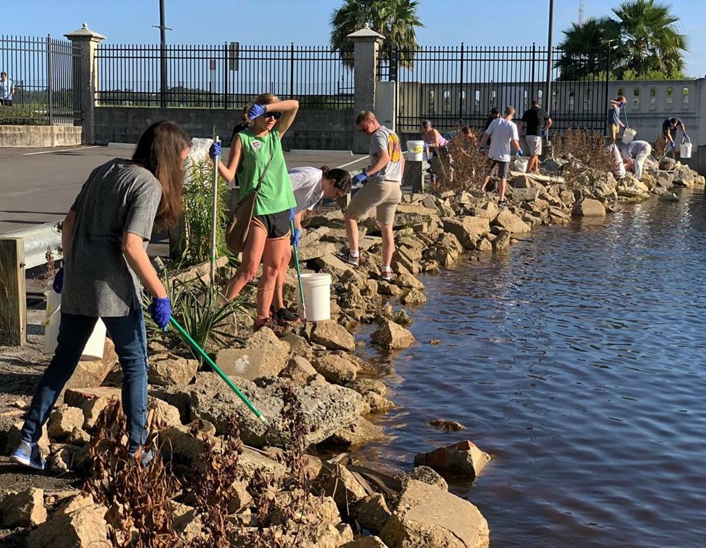 St. Johns River Keep Cleanup - volunteers cleaning trash from river