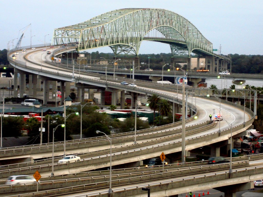 cars on the hart bridge expressway ramp