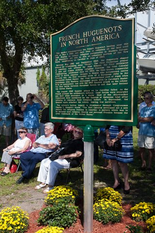 Photo of the marker dedicated to French Huguenots in North America.
